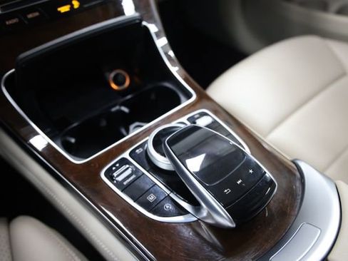 Used 2018 Mercedes-Benz GLC 300 4MATIC image 33