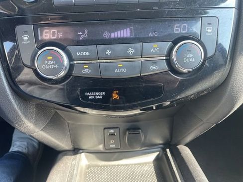 Used 2014 Nissan Rogue SV FWD image 21