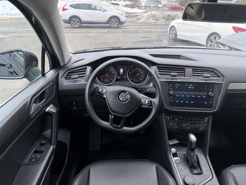 Used 2020 Volkswagen Tiguan SE w/ Panoramic Sunroof Package image 20