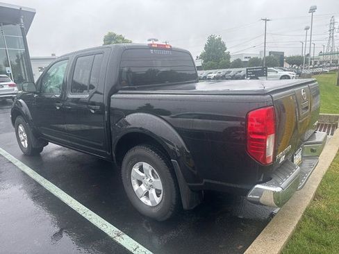 Used 2011 Nissan Frontier SV w/ SV Premium Utility Pkg AWD/4WD image 2