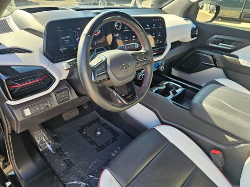 Used 2025 Chevrolet Silverado EV RST AWD/4WD image 20