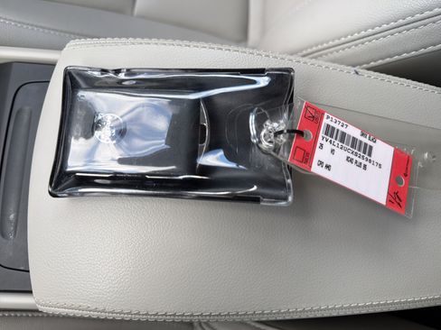 Certified 2025 Volvo XC40 B5 Plus AWD/4WD image 38