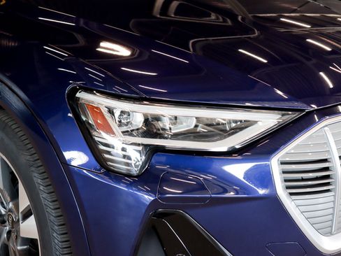 Used 2022 Audi e-tron Premium image 25