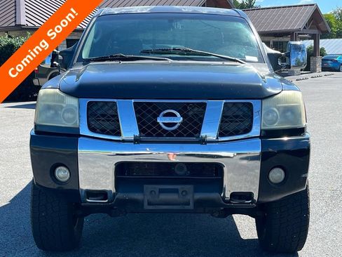 Used 2005 Nissan Titan LE w/ (U01) Nissan Navigation Pkg AWD/4WD image 2