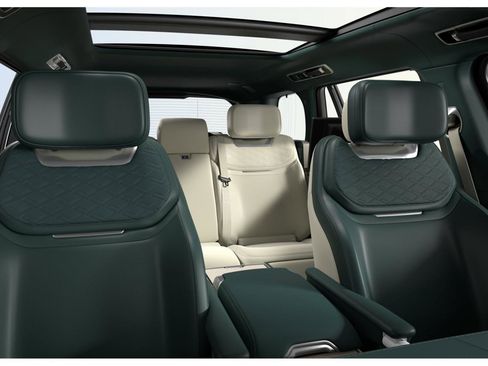 New 2026 Land Rover Range Rover SV AWD/4WD image 6