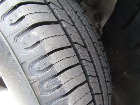 Used 2023 GMC Acadia SLT w/ Technology Package FWD image 36