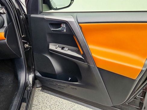 Used 2018 Toyota RAV4 SE AWD/4WD image 24