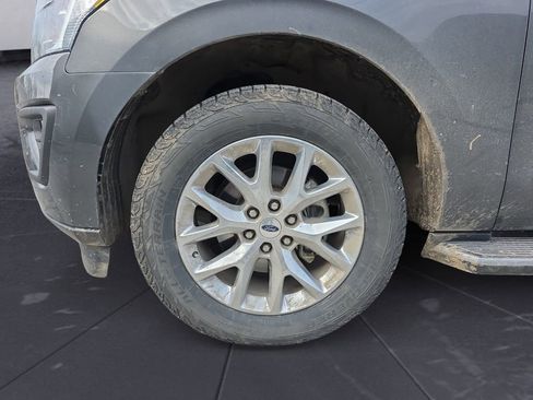 Used 2021 Ford Expedition XLT image 14