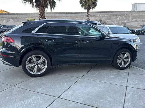 Used 2023 Audi Q8 Premium image 5