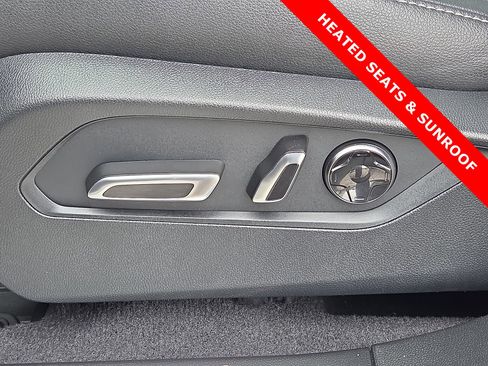 Used 2025 Acura RDX SH-AWD image 14