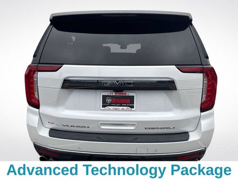 Used 2023 GMC Yukon XL Denali Ultimate AWD/4WD image 4