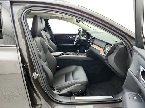 Used 2025 Volvo V60 B5 Cross Country Plus AWD/4WD image 14