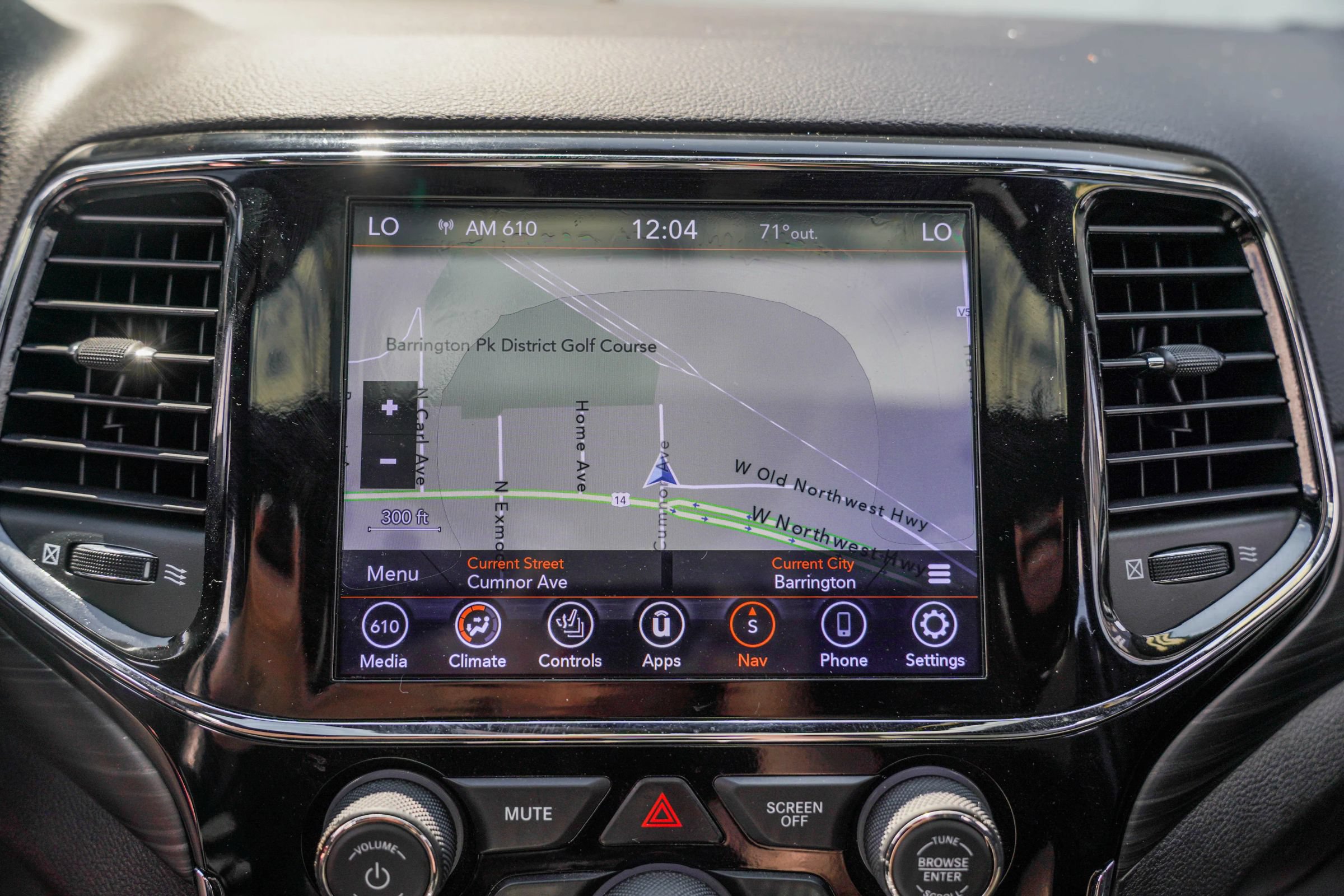 Used 2020 Jeep Grand Cherokee Altitude AWD/4WD image 17
