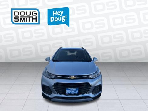 Used 2017 Chevrolet Trax LT w/ LT Convenience Package AWD/4WD image 2