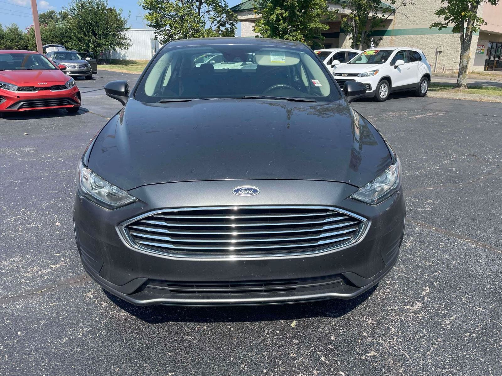 Used 2020 Ford Fusion SE FWD image 2