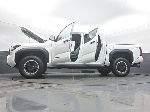Used 2025 Toyota Tacoma TRD Off-Road AWD/4WD image 59