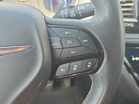 Used 2023 Chrysler Pacifica Touring-L w/ S Appearance Package FWD image 15