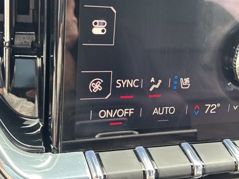 Used 2025 GMC Yukon Denali RWD image 35
