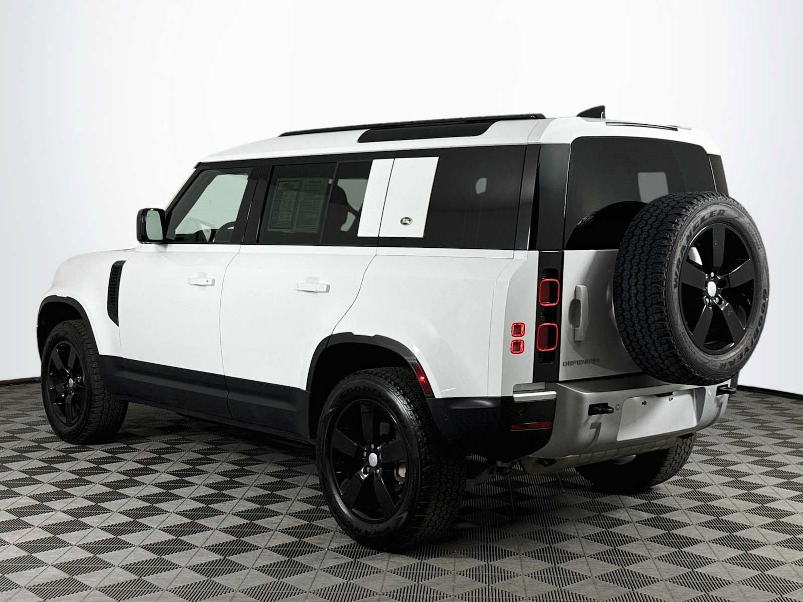 Used 2024 Land Rover Defender 110 S AWD/4WD image 7