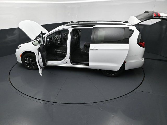 Used 2026 Chrysler Pacifica Limited w/ S Appearance Package AWD/4WD image 27