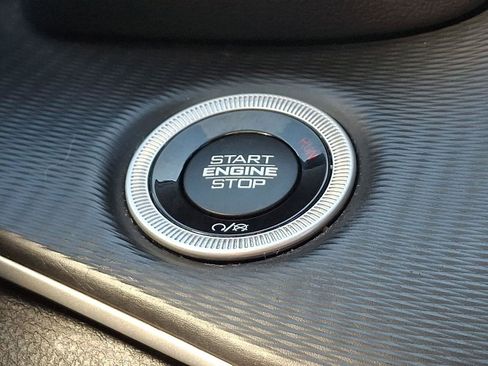 Used 2023 Jeep Grand Cherokee Laredo image 23