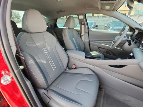 Used 2025 Hyundai Elantra Sport image 18