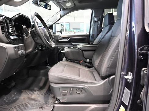 Used 2024 Chevrolet Silverado 2500 LT AWD/4WD image 12