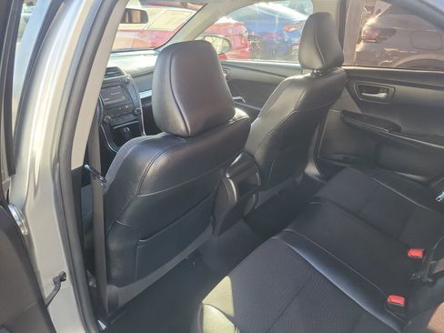 Used 2017 Toyota Camry SE image 11