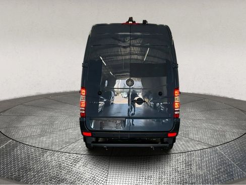 Used 2018 Mercedes-Benz Sprinter 2500 image 6
