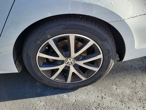 Used 2024 Volkswagen Jetta SE FWD image 6
