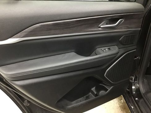 Used 2023 Jeep Grand Cherokee L Limited image 27