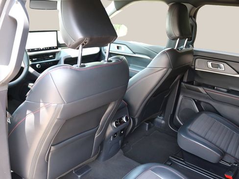 Used 2025 Ford Explorer ST-Line w/ Premium Package RWD image 15
