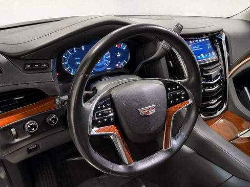 Used 2019 Cadillac Escalade ESV Premium Luxury AWD/4WD image 10