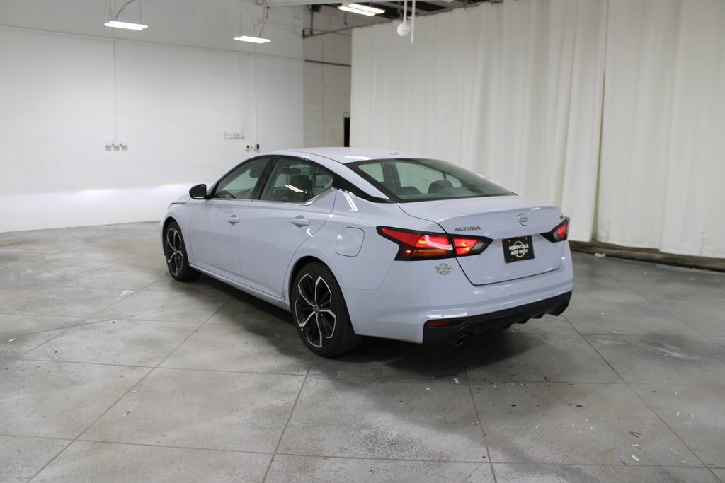 Used 2024 Nissan Altima 2.5 SR FWD image 7