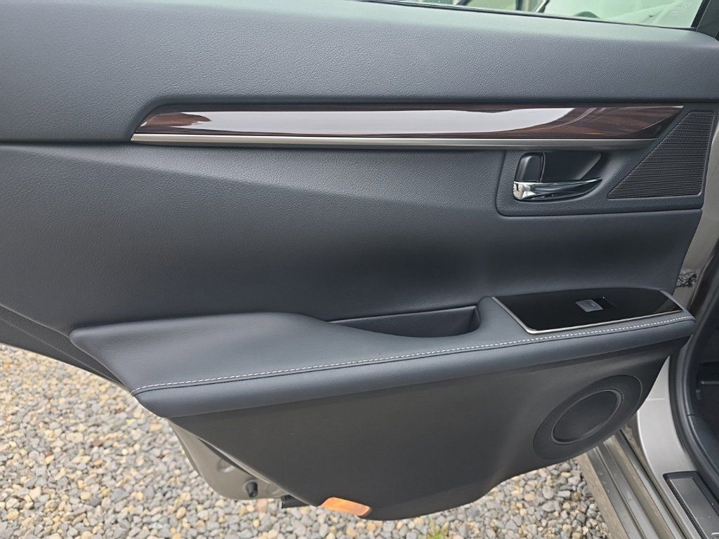 Used 2018 Lexus ES 300h FWD image 16