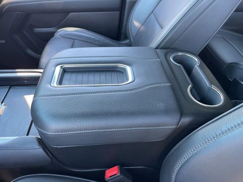 Used 2024 GMC Yukon XL Denali image 15