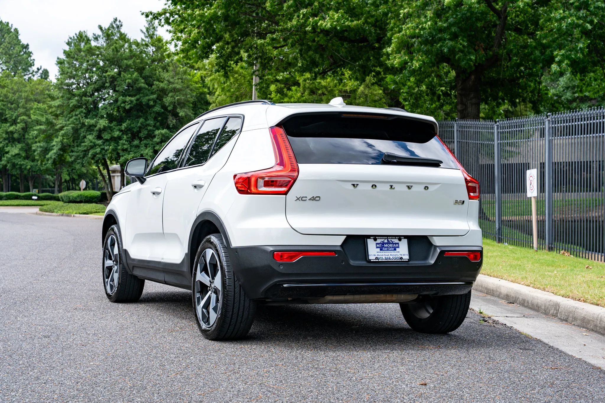 Used 2024 Volvo XC40 B5 Plus AWD/4WD image 7