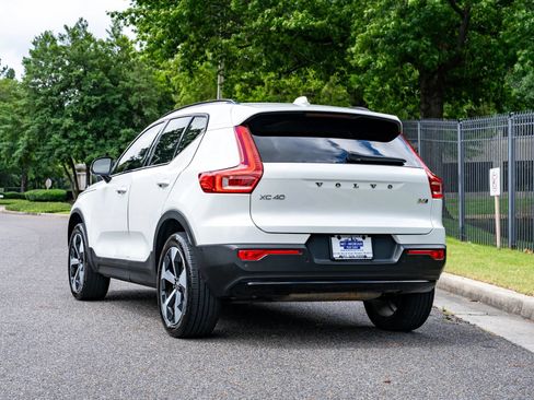 Used 2024 Volvo XC40 B5 Plus AWD/4WD image 7