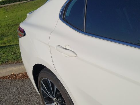 Used 2020 Toyota Camry SE image 13