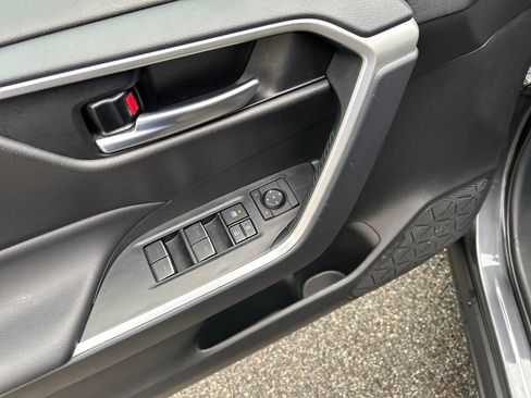 Used 2025 Toyota RAV4 XLE image 14