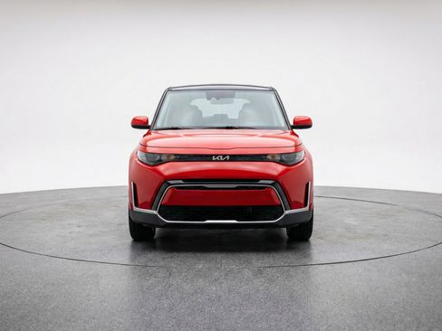 Used 2025 Kia Soul LX w/ LX Technology Package image 2