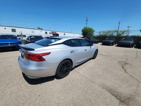 Used 2017 Nissan Maxima SR w/ Midnight Edition FWD image 13