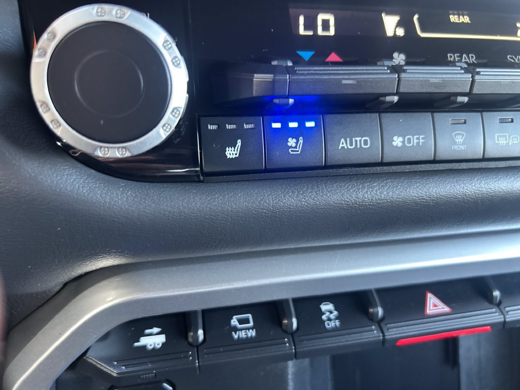 Certified 2023 Toyota Sequoia Platinum AWD/4WD image 32
