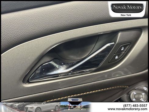 Used 2020 Chevrolet Traverse LT w/ Driver Confidence II Package image 15