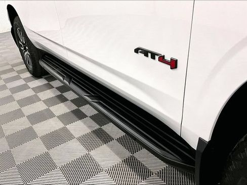 Used 2024 GMC Yukon XL AT4 AWD/4WD image 11