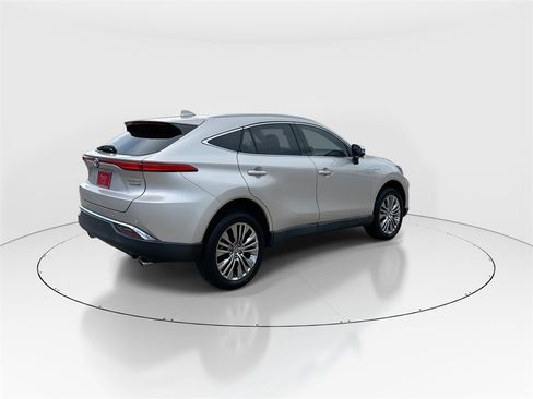 Used 2021 Toyota Venza Limited image 8