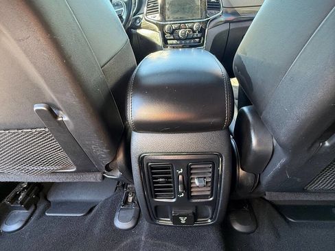 Used 2020 Jeep Grand Cherokee Altitude image 15
