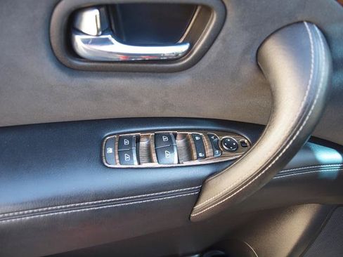 Used 2017 Nissan Armada SV AWD/4WD image 9
