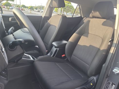 Used 2025 Hyundai Venue SE FWD image 19