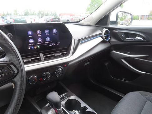 Used 2024 Chevrolet Trax LS w/ LS Convenience Package FWD image 33
